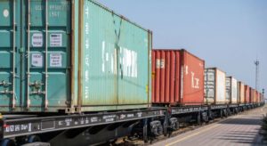 Spedizione containers treno merci